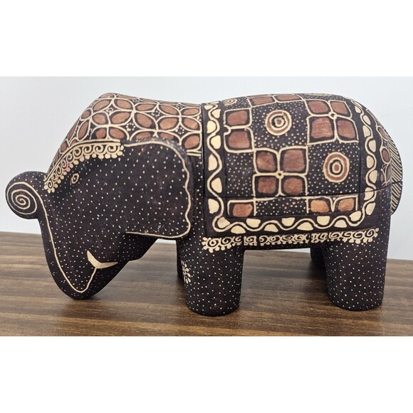 Javanese Batik Balsa Hand Painted Wood Elephant Trinket Box 7"x4" Indonesia - Picture 1 of 11